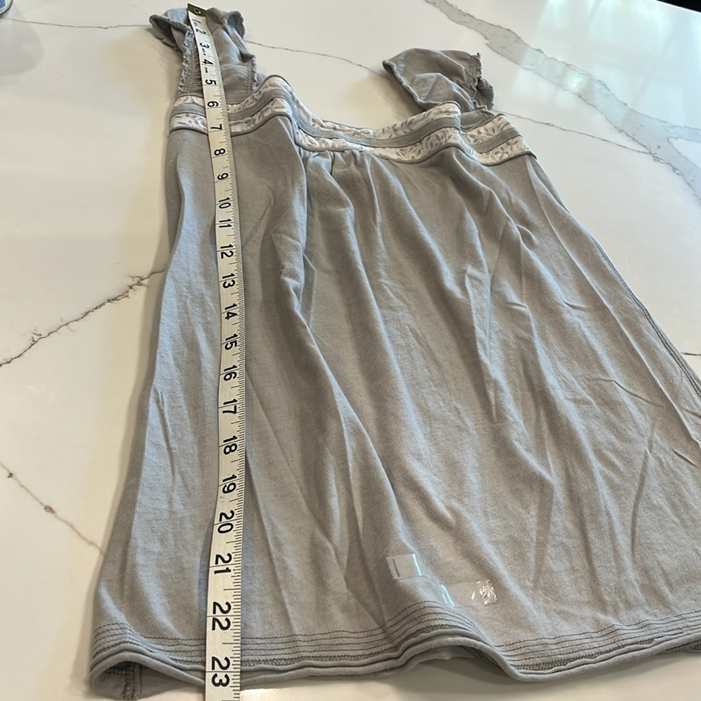 Abercrombie Gray Top with white & Gray front trim. Gathered straps & elastic Lg - Picture 13 of 13